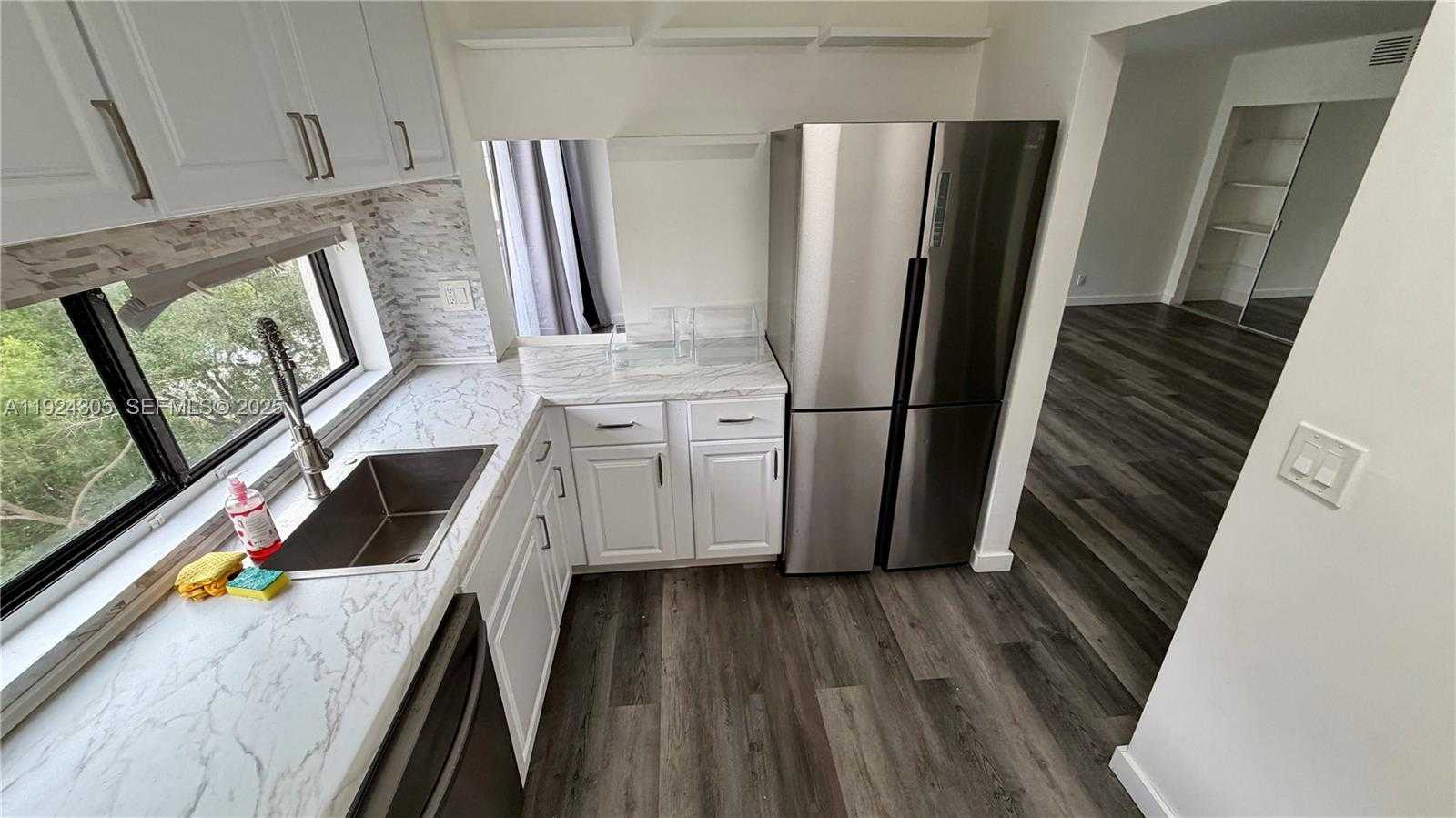 Small Image of 16909 NORTH BAY RD #504, Sunny Isles Beach Number 11