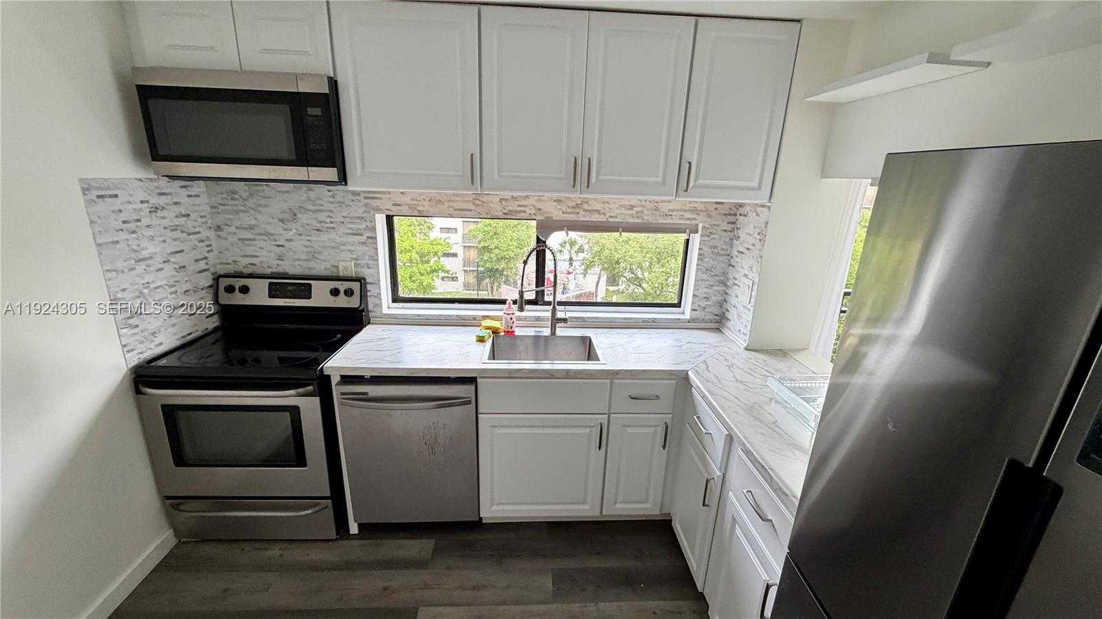 Small Image of 16909 NORTH BAY RD #504, Sunny Isles Beach Number 12