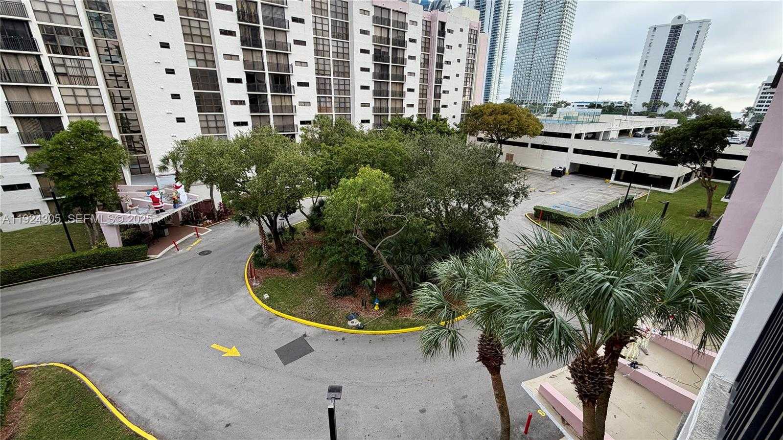 Small Image of 16909 NORTH BAY RD #504, Sunny Isles Beach Number 15