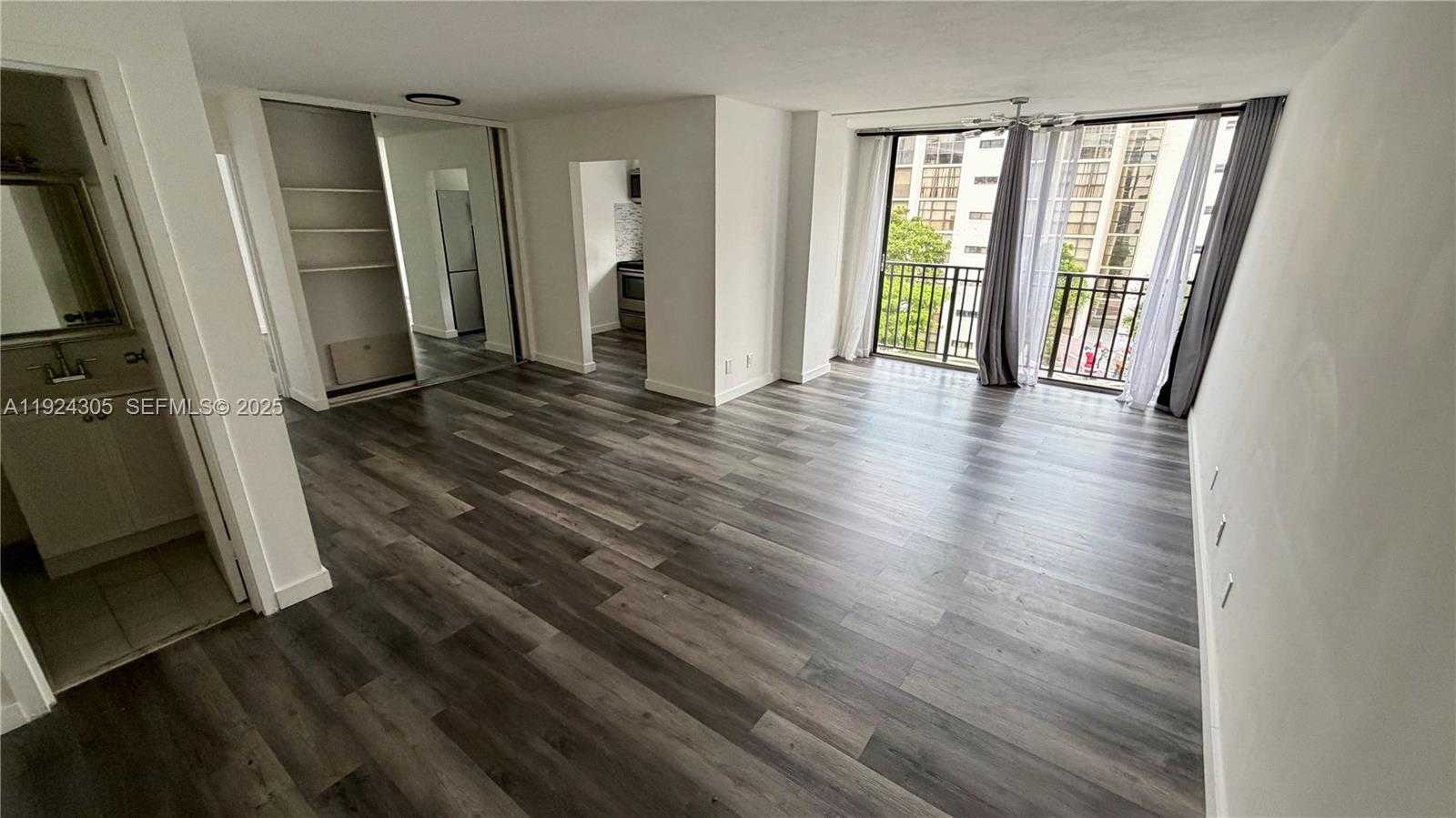 Small Image of 16909 NORTH BAY RD #504, Sunny Isles Beach Number 2