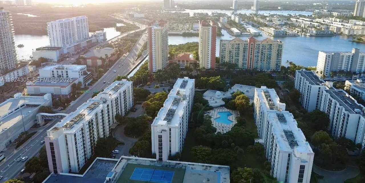 Small Image of 16909 NORTH BAY RD #504, Sunny Isles Beach Number 28