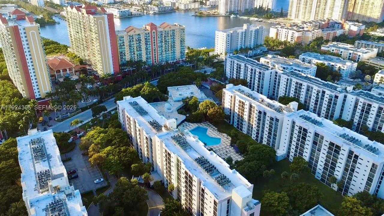 Small Image of 16909 NORTH BAY RD #504, Sunny Isles Beach Number 29