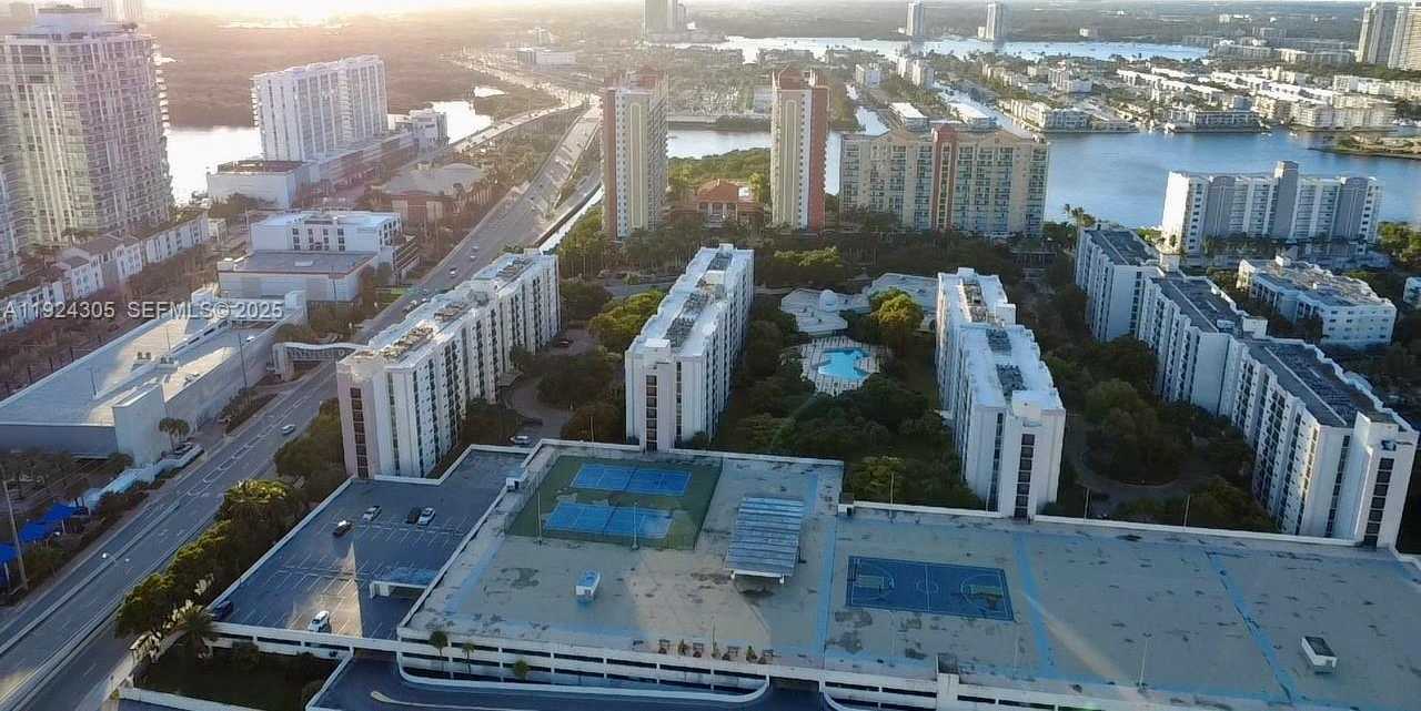 Small Image of 16909 NORTH BAY RD #504, Sunny Isles Beach Number 30