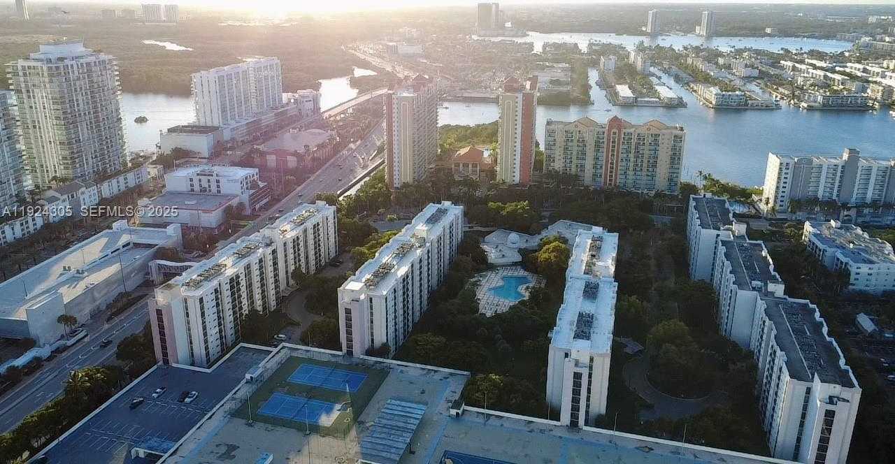 Small Image of 16909 NORTH BAY RD #504, Sunny Isles Beach Number 32