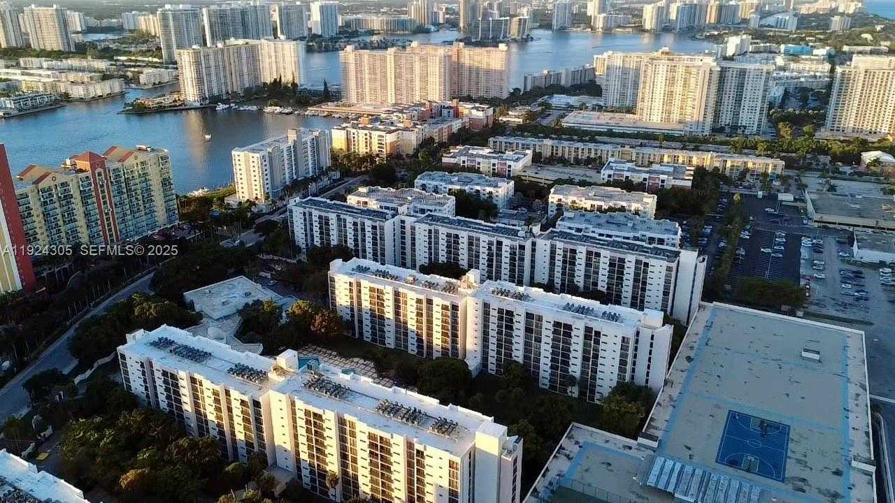 Small Image of 16909 NORTH BAY RD #504, Sunny Isles Beach Number 35