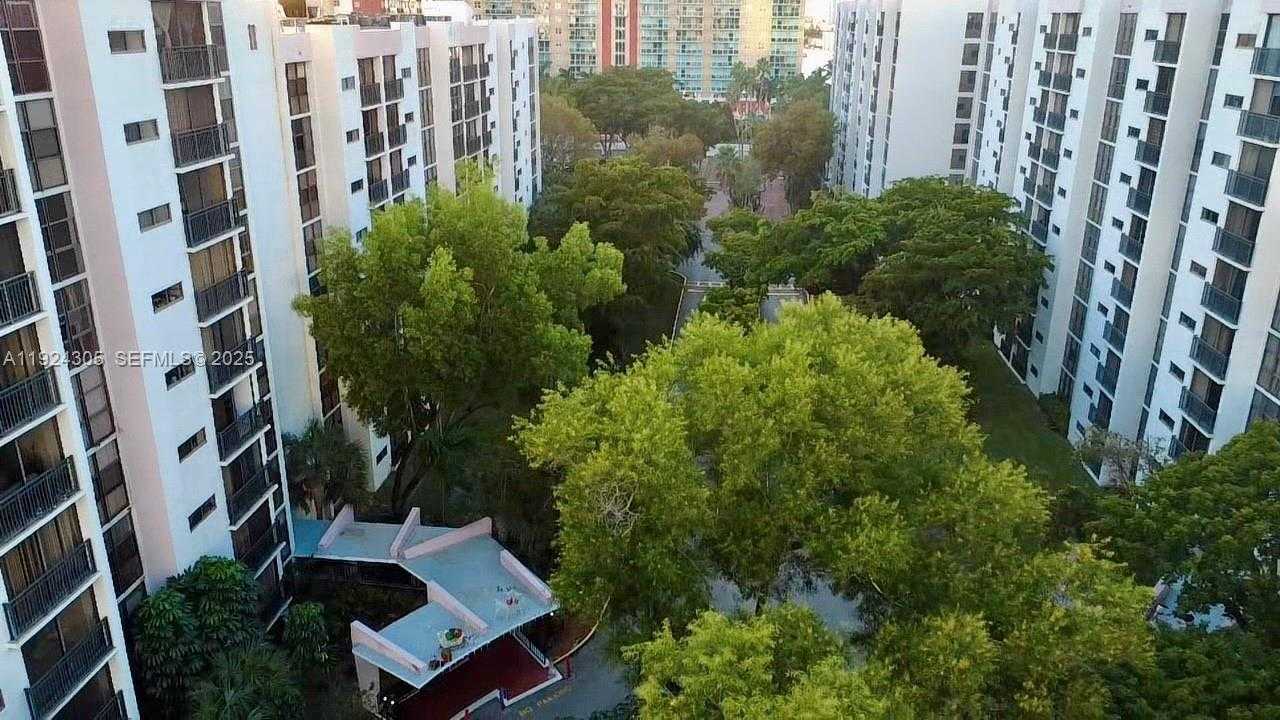 Small Image of 16909 NORTH BAY RD #504, Sunny Isles Beach Number 39