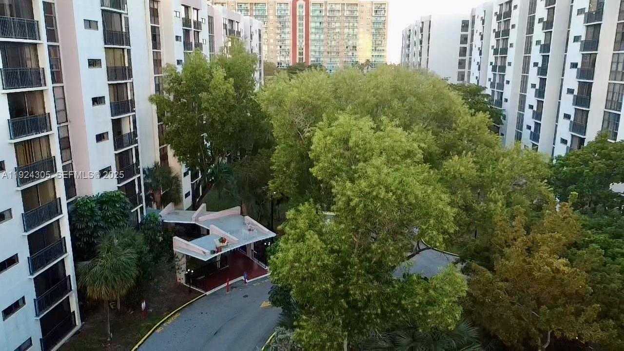 Small Image of 16909 NORTH BAY RD #504, Sunny Isles Beach Number 40