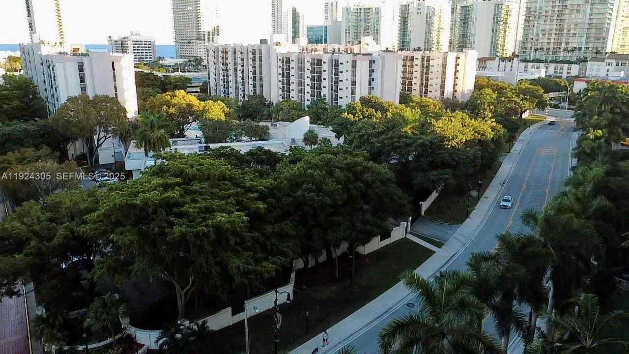 Small Image of 16909 NORTH BAY RD #504, Sunny Isles Beach Number 44