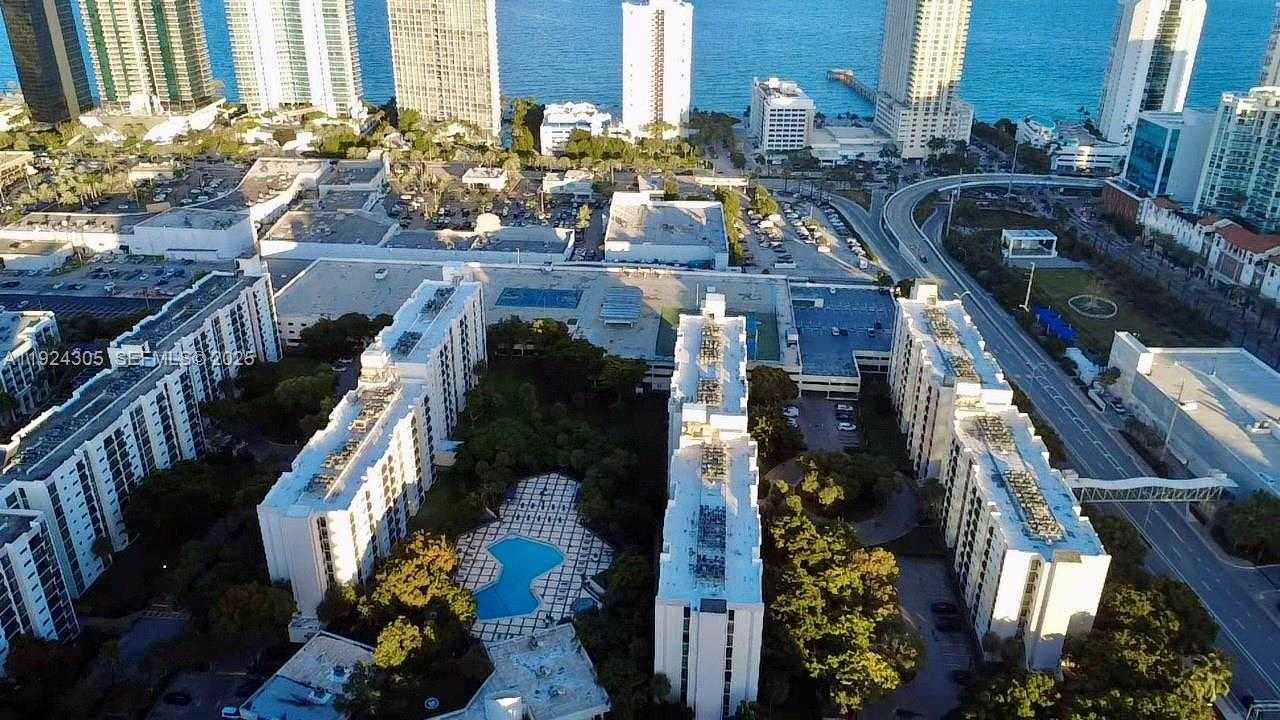 Small Image of 16909 NORTH BAY RD #504, Sunny Isles Beach Number 51