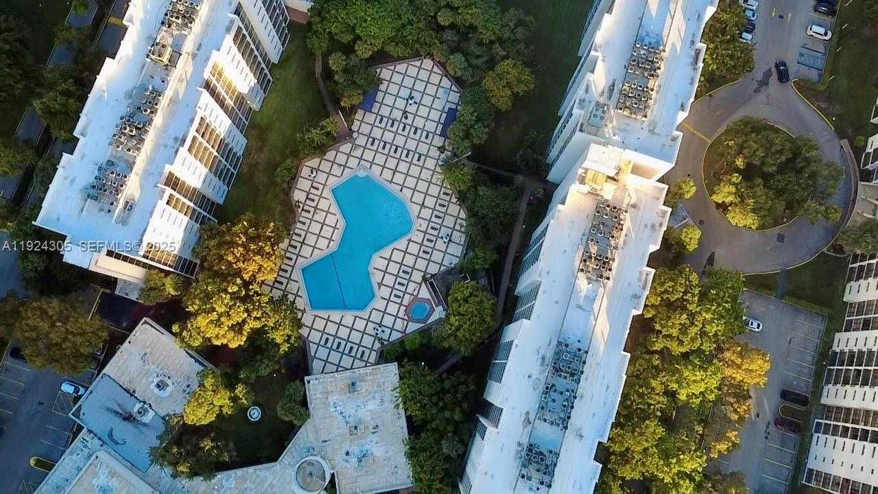 Small Image of 16909 NORTH BAY RD #504, Sunny Isles Beach Number 54