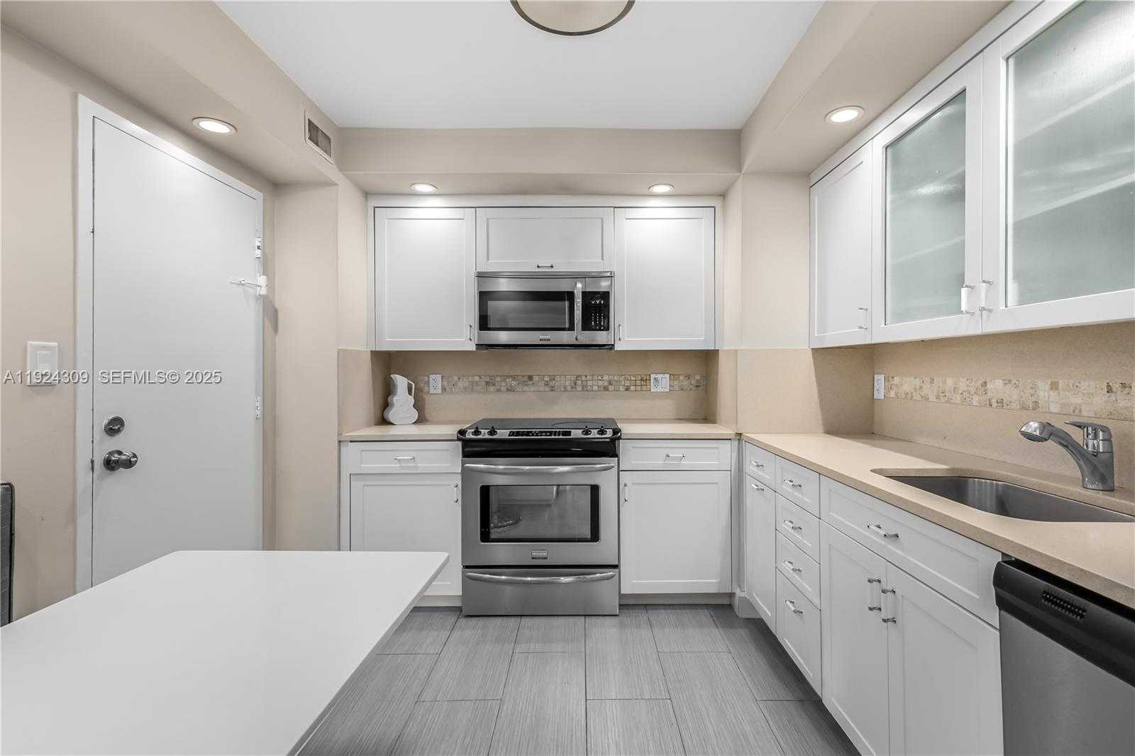 Small Image of 9225 COLLINS AVE #612, Surfside Number 7