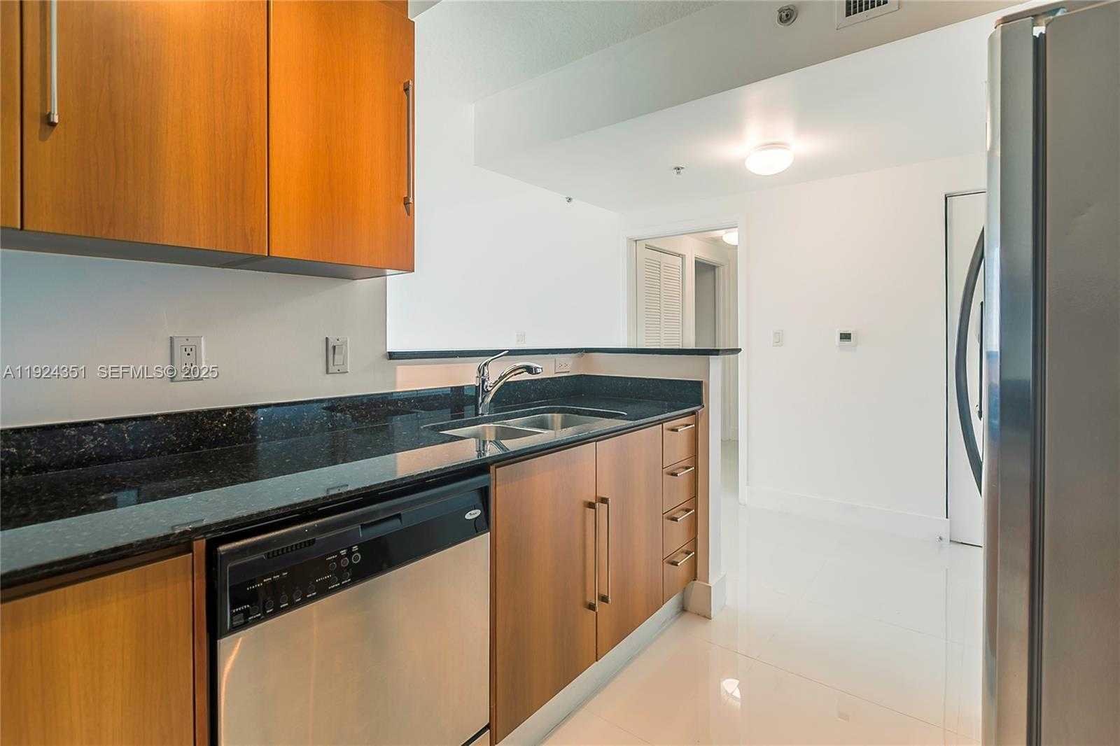 Small Image of 325 SOUTH BISCAYNE BLVD #2424, Miami Number 10