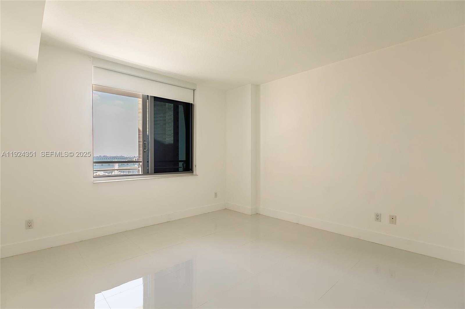 Small Image of 325 SOUTH BISCAYNE BLVD #2424, Miami Number 11