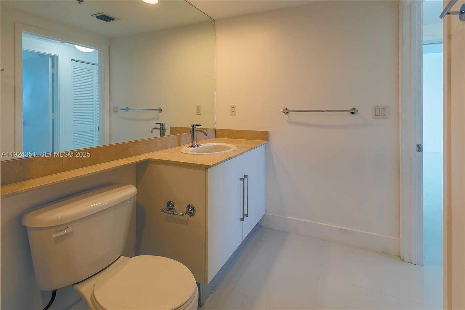 Small Image of 325 SOUTH BISCAYNE BLVD #2424, Miami Number 16