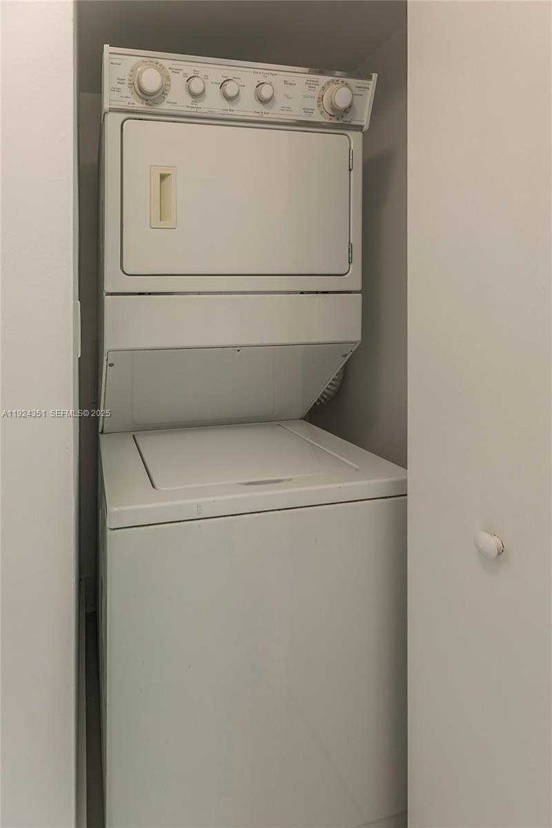 Small Image of 325 SOUTH BISCAYNE BLVD #2424, Miami Number 17