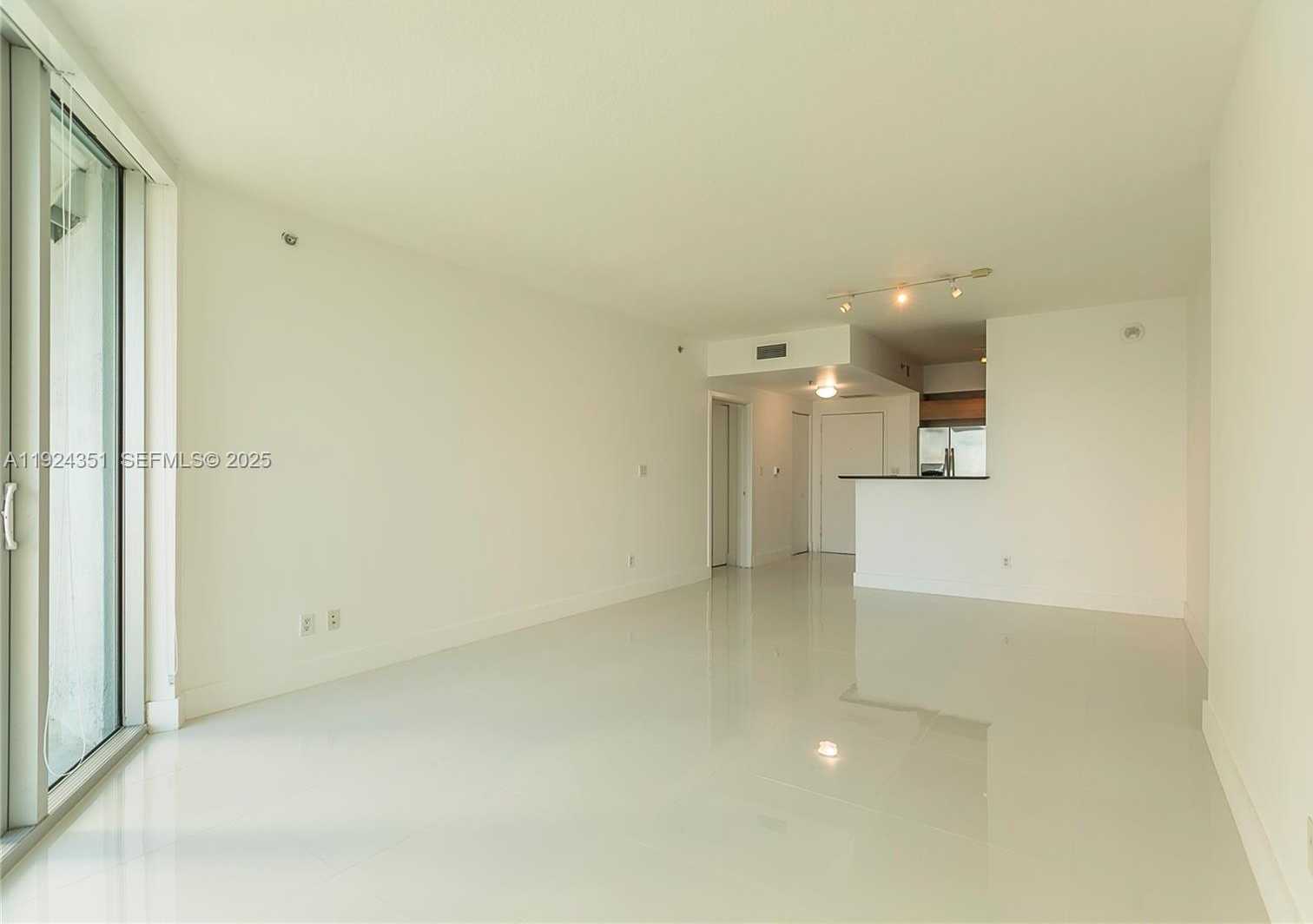 Small Image of 325 SOUTH BISCAYNE BLVD #2424, Miami Number 19