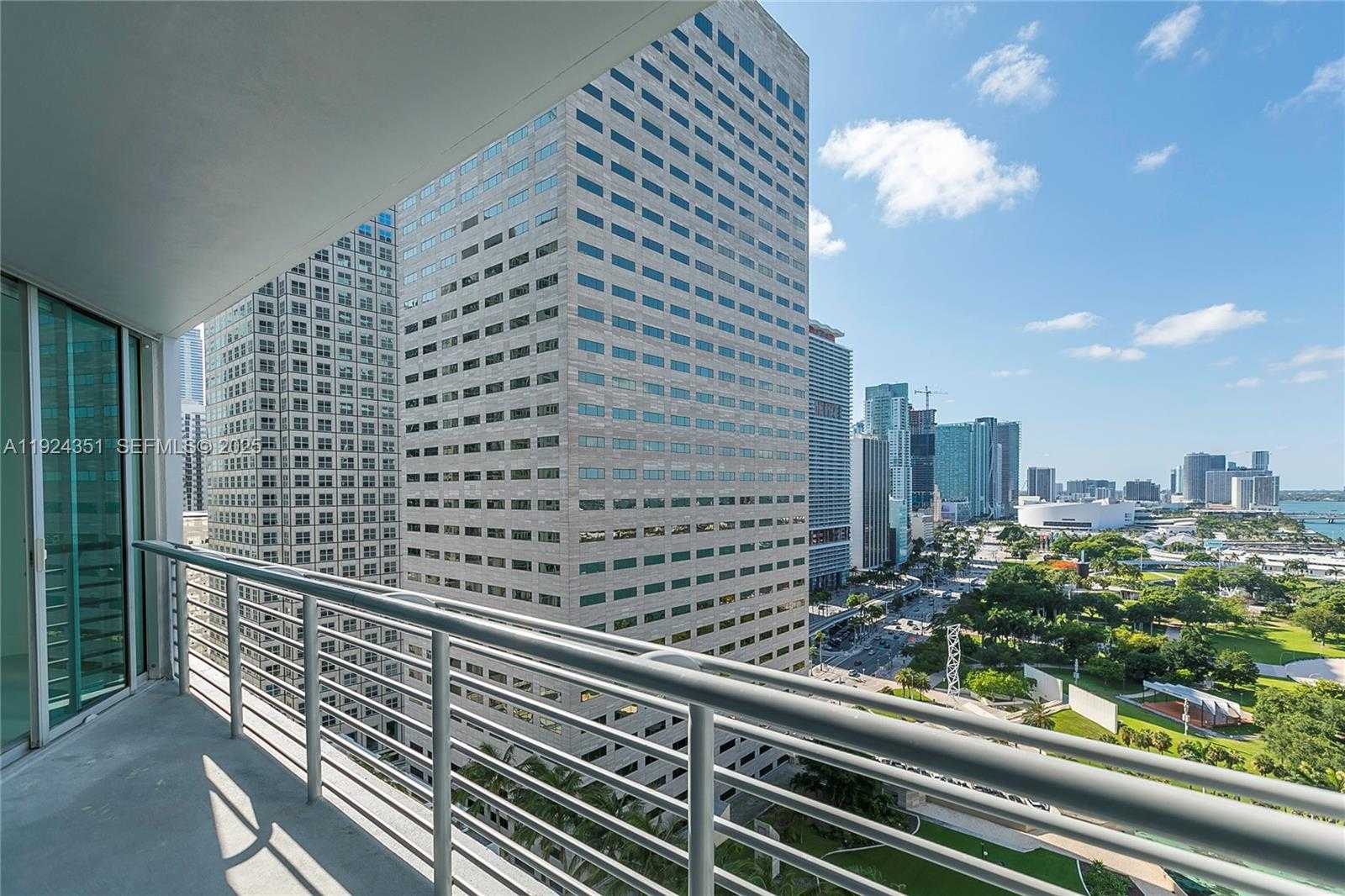 Small Image of 325 SOUTH BISCAYNE BLVD #2424, Miami Number 3