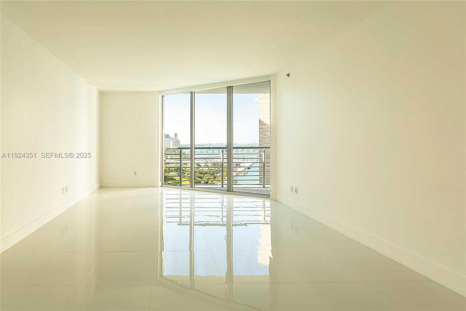Small Image of 325 SOUTH BISCAYNE BLVD #2424, Miami Number 5