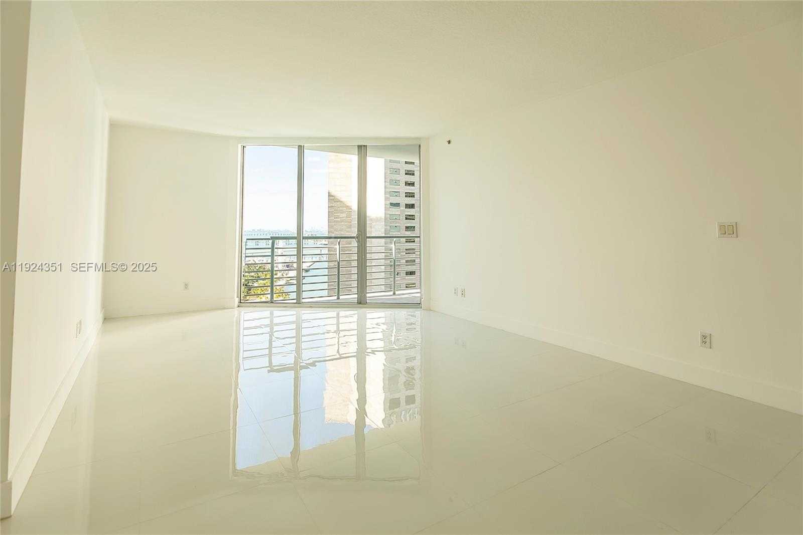 Small Image of 325 SOUTH BISCAYNE BLVD #2424, Miami Number 6