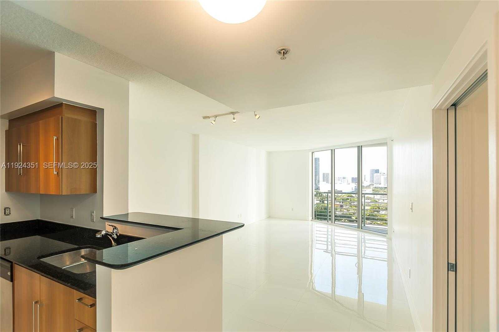 Small Image of 325 SOUTH BISCAYNE BLVD #2424, Miami Number 8