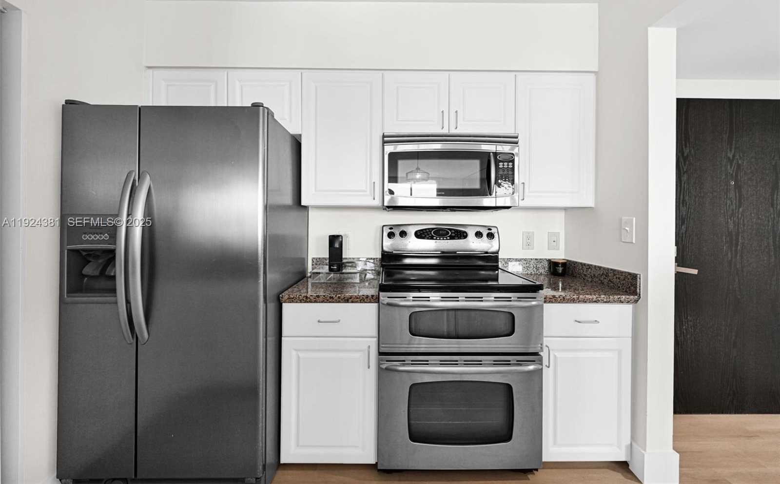 Small Image of 90 ALTON RD #1908, Miami Beach Number 12