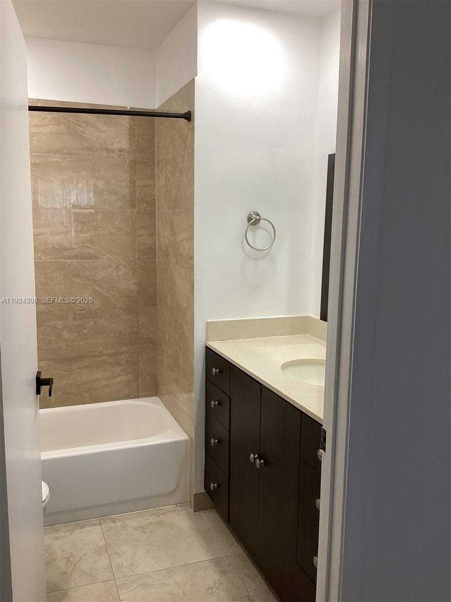 Small Image of 15330 SOUTH WEST 106TH TER #903, Miami Number 14