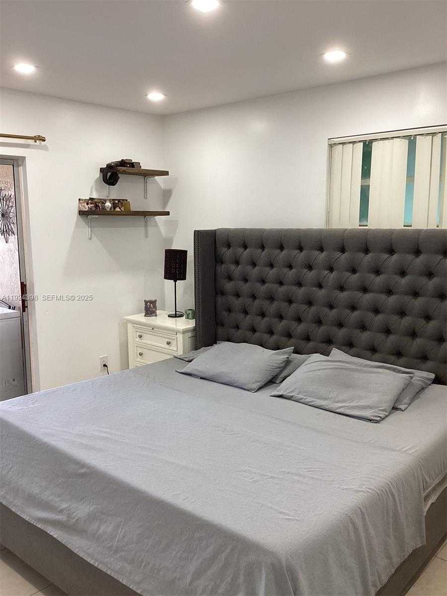 Small Image of 15330 SOUTH WEST 106TH TER #903, Miami Number 31