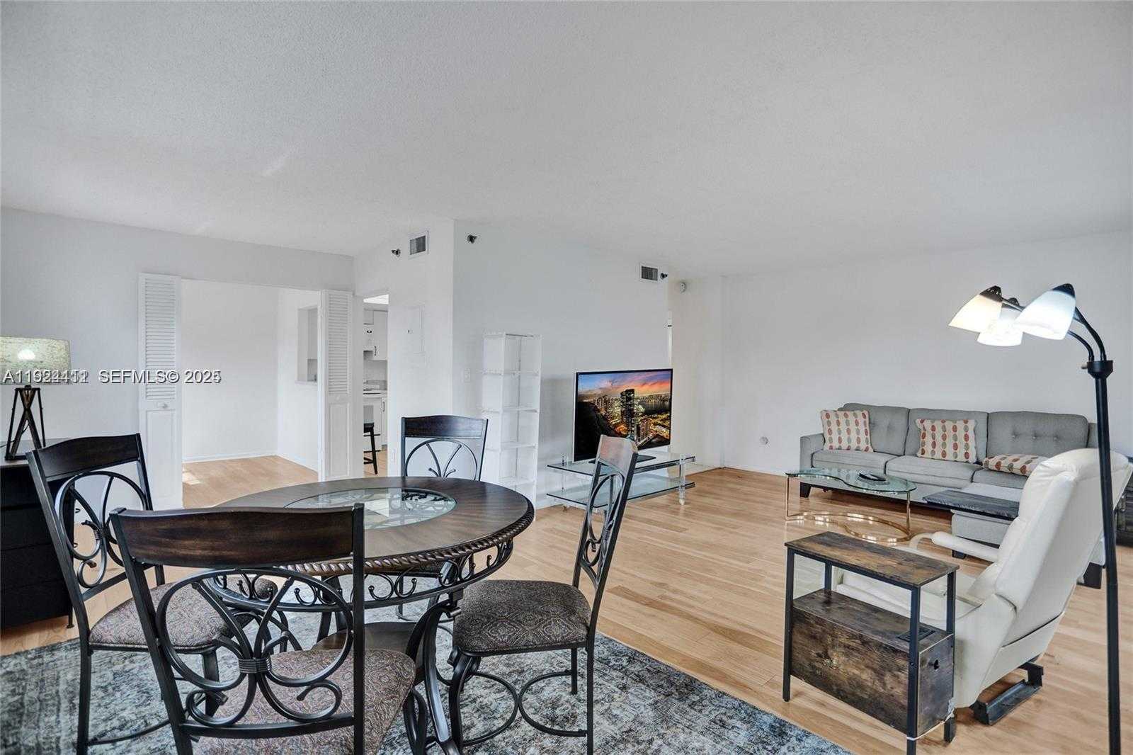 Imagen de Pequeño Objeto