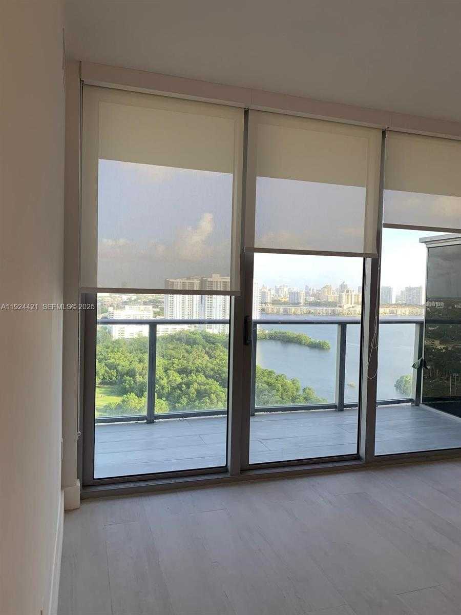 Imagen de Pequeño Objeto