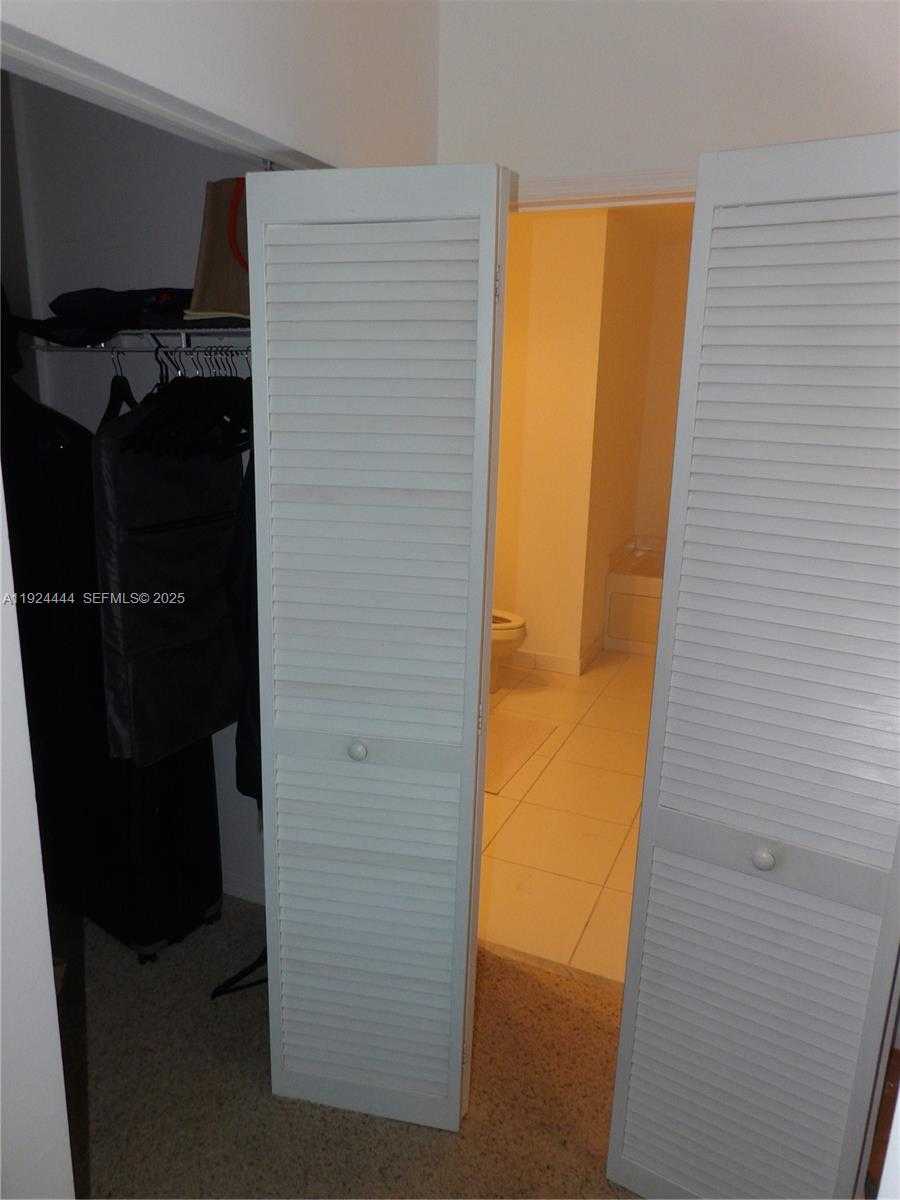 Small Image of 950 BRICKELL BAY DR #4206, Miami Number 10