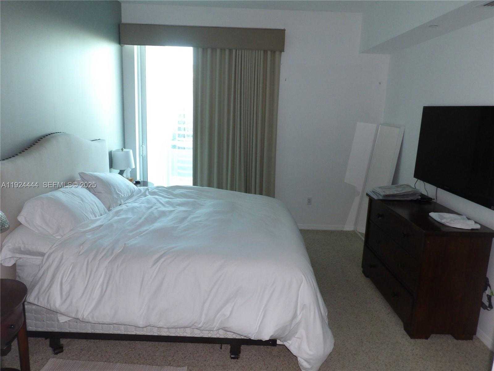 Small Image of 950 BRICKELL BAY DR #4206, Miami Number 12