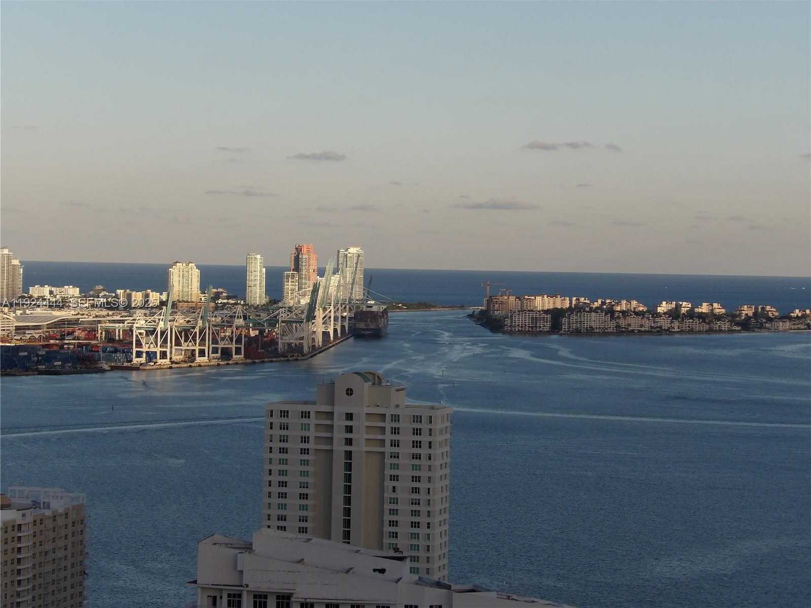 Small Image of 950 BRICKELL BAY DR #4206, Miami Number 18