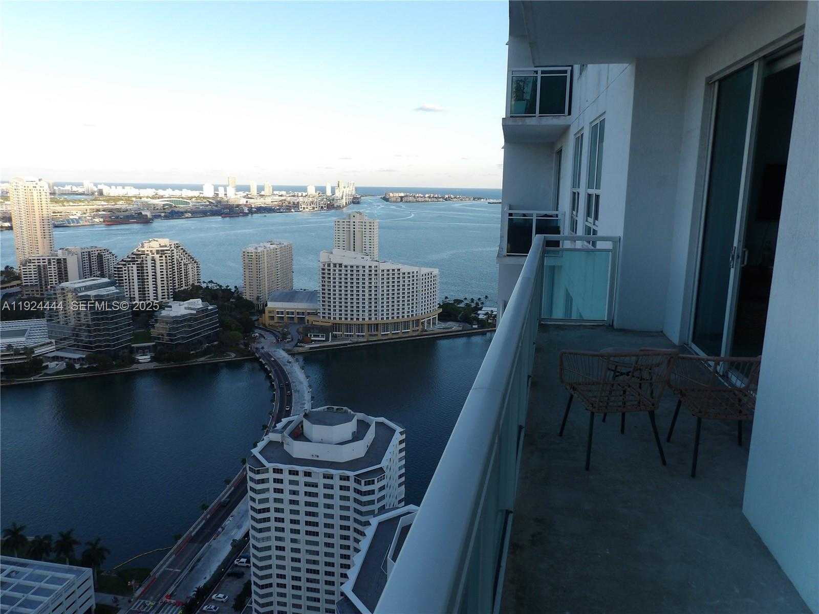 Small Image of 950 BRICKELL BAY DR #4206, Miami Number 20