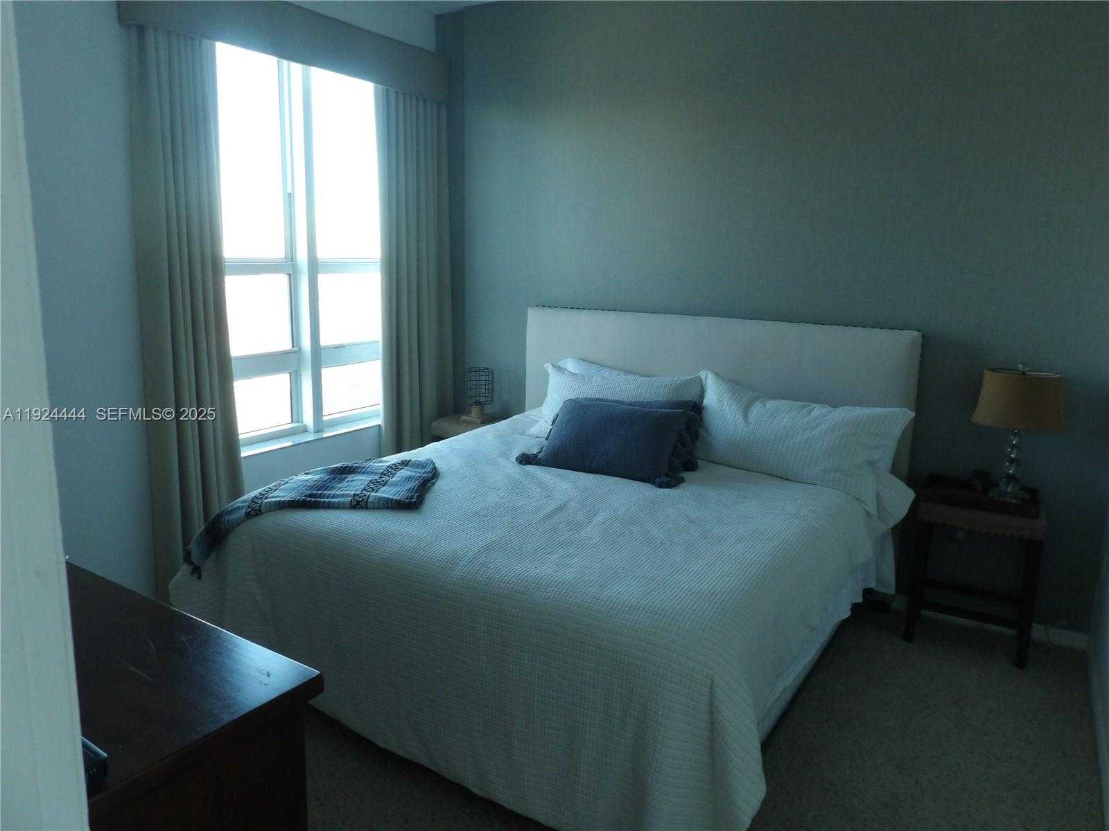 Small Image of 950 BRICKELL BAY DR #4206, Miami Number 5