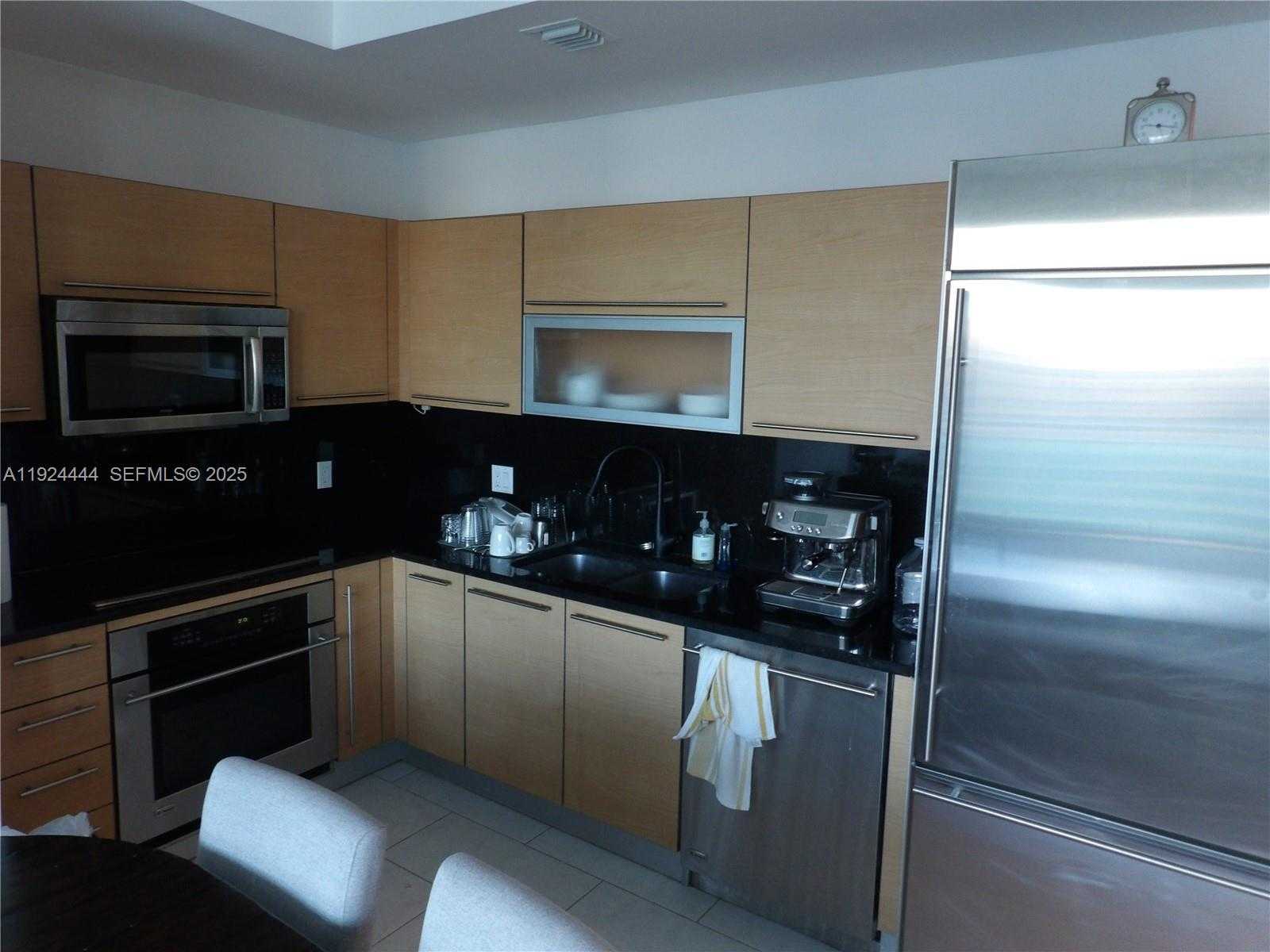 Small Image of 950 BRICKELL BAY DR #4206, Miami Number 8