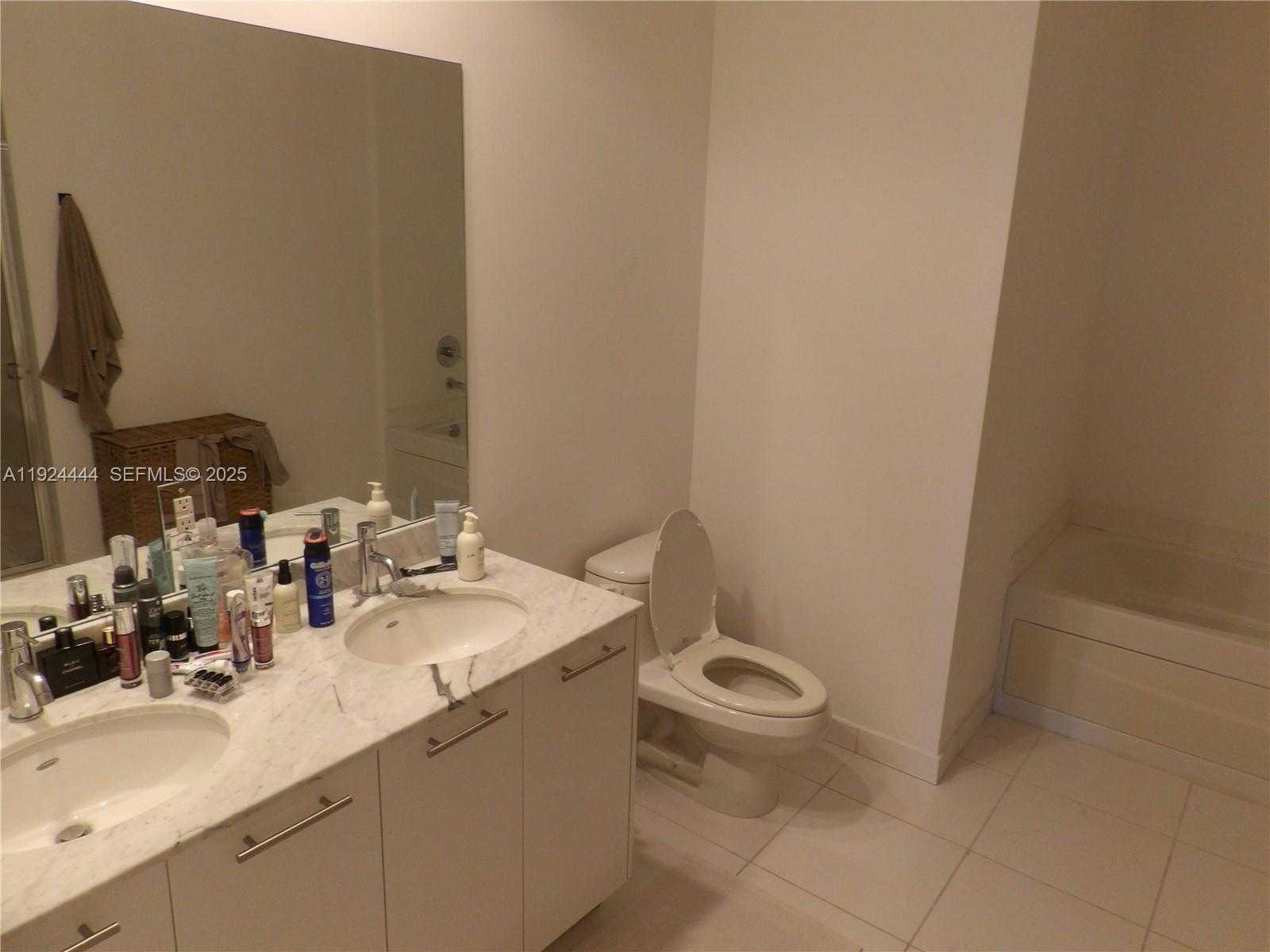 Small Image of 950 BRICKELL BAY DR #4206, Miami Number 9
