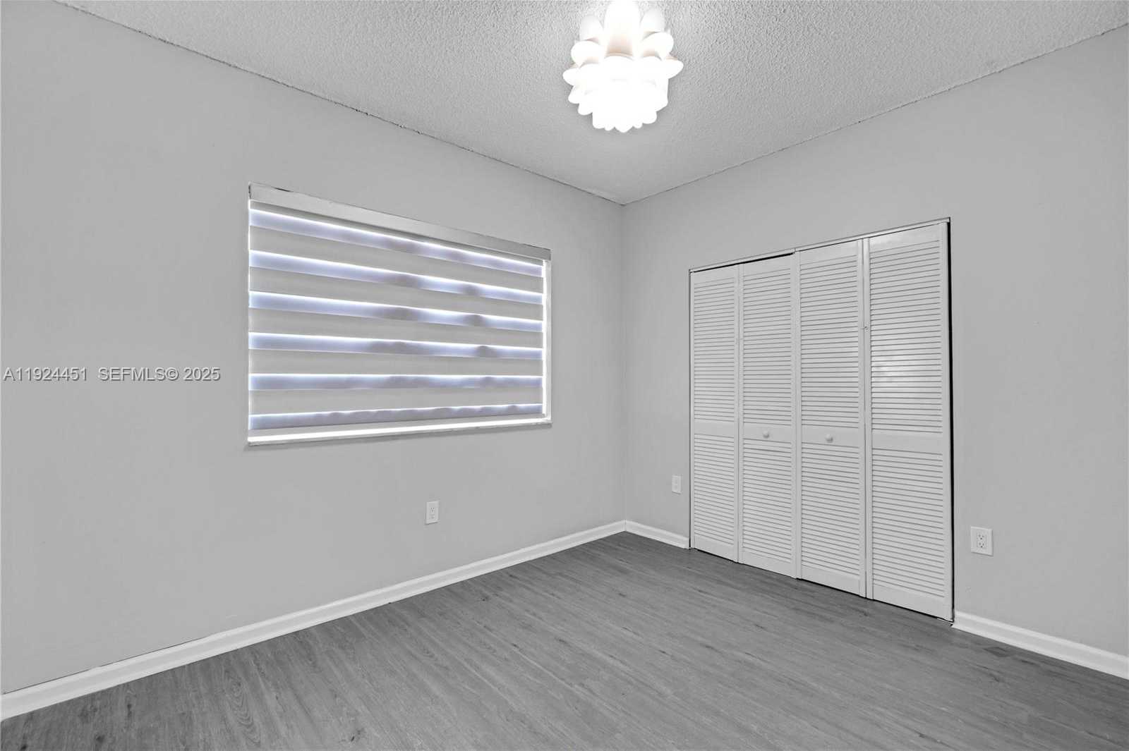 Small Image of 8021 LAKE DR #102, Doral Number 6