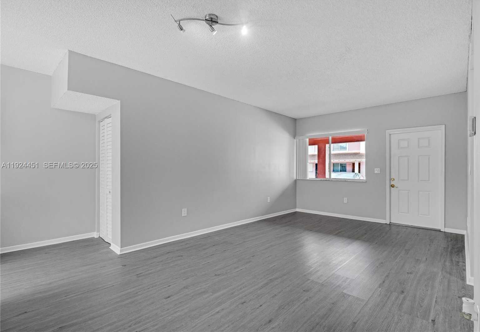 Small Image of 8021 LAKE DR #102, Doral Number 8