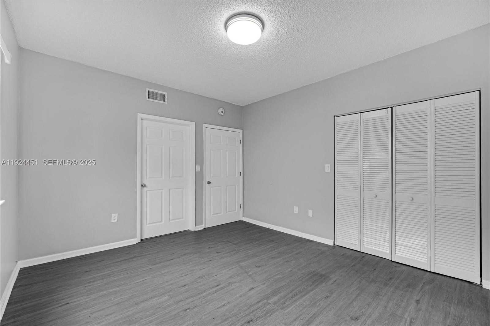 Small Image of 8021 LAKE DR #102, Doral Number 9