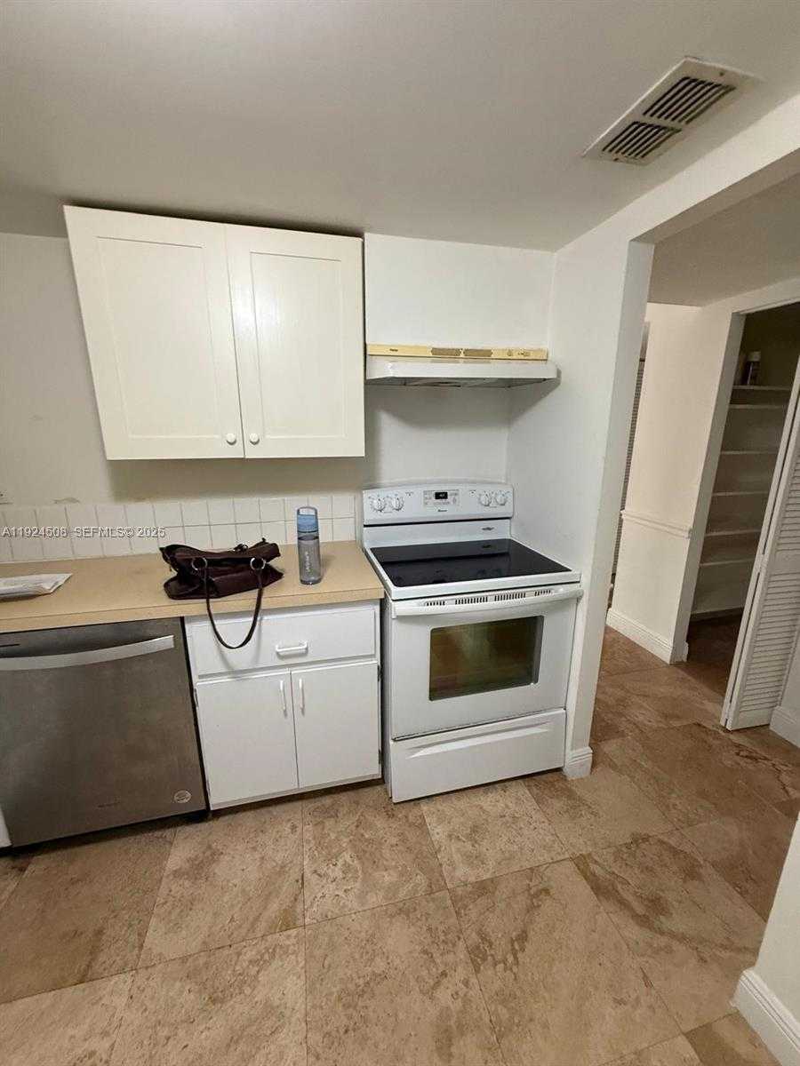 Small Image of 8101 SOUTH WEST 72 AV #214W, Miami Number 3