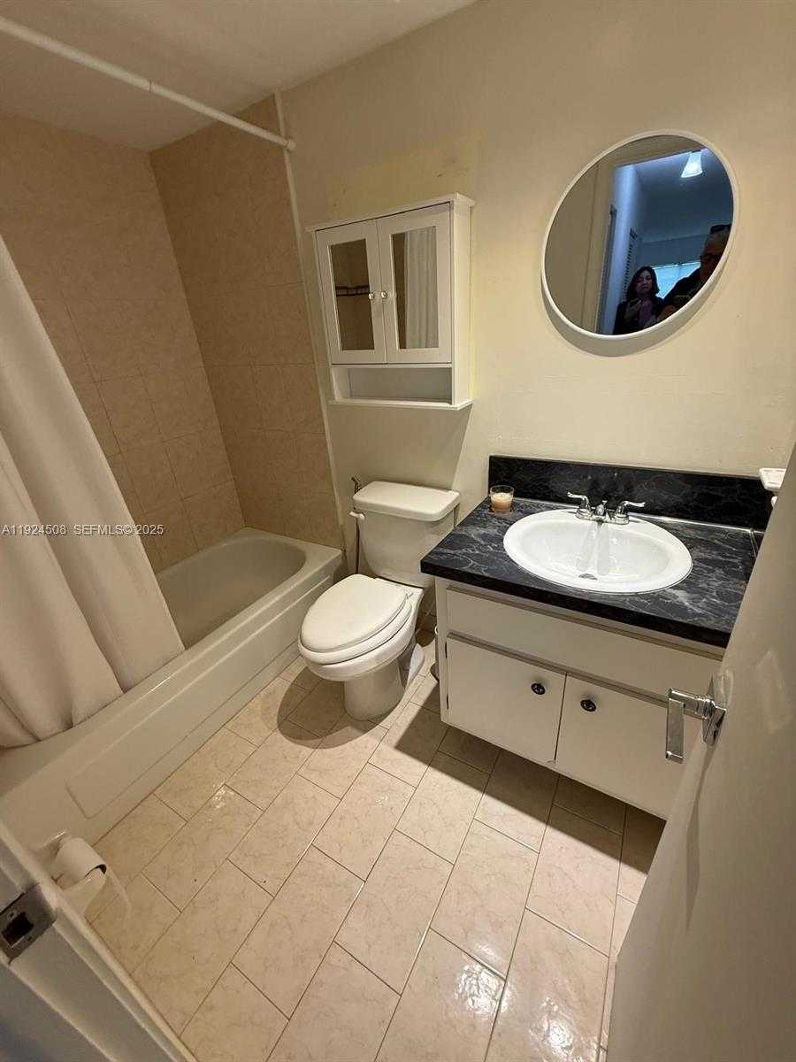 Small Image of 8101 SOUTH WEST 72 AV #214W, Miami Number 5