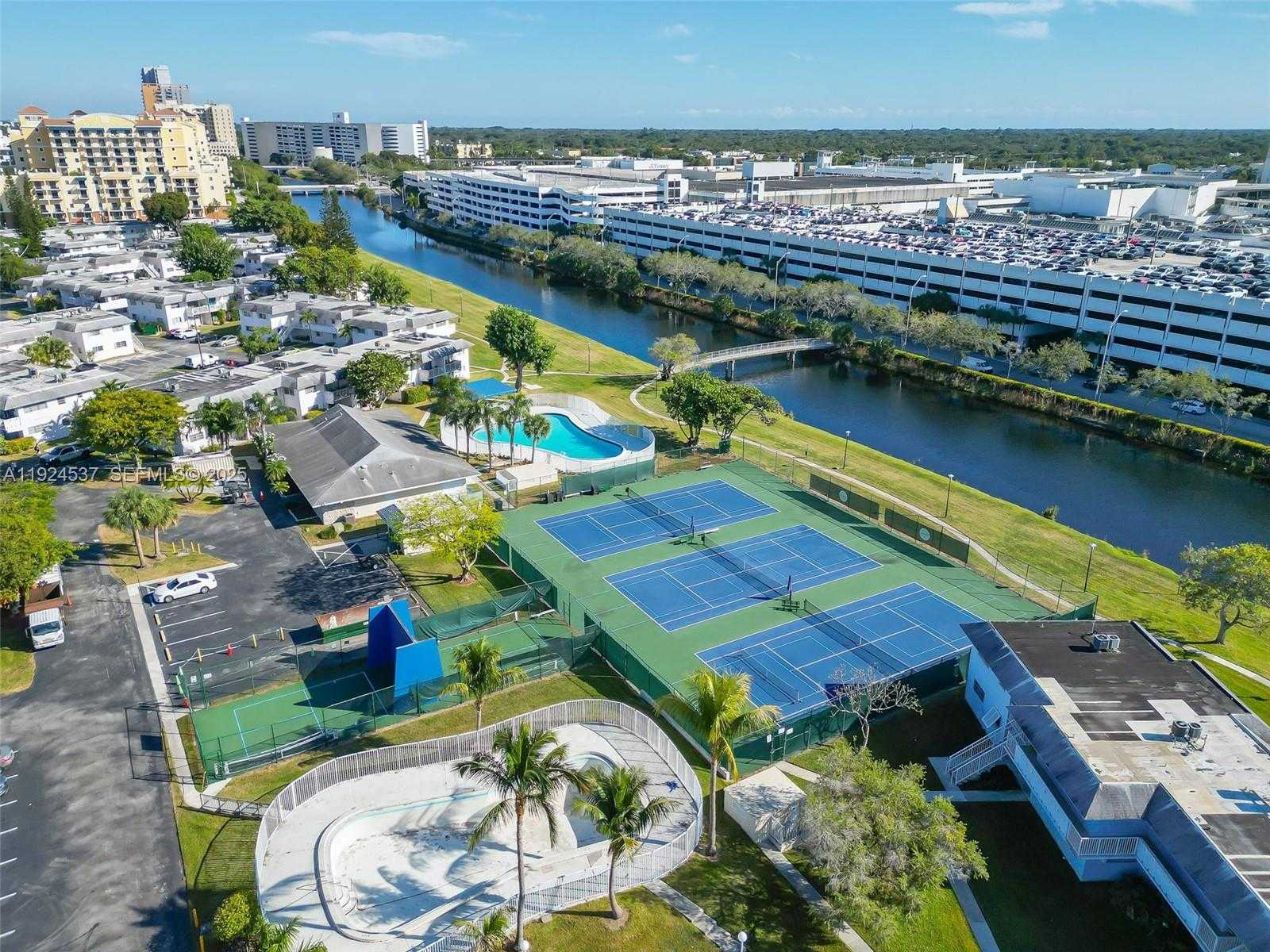 Small Image of 7550 SOUTH WEST 82ND ST #F201, Miami Number 4