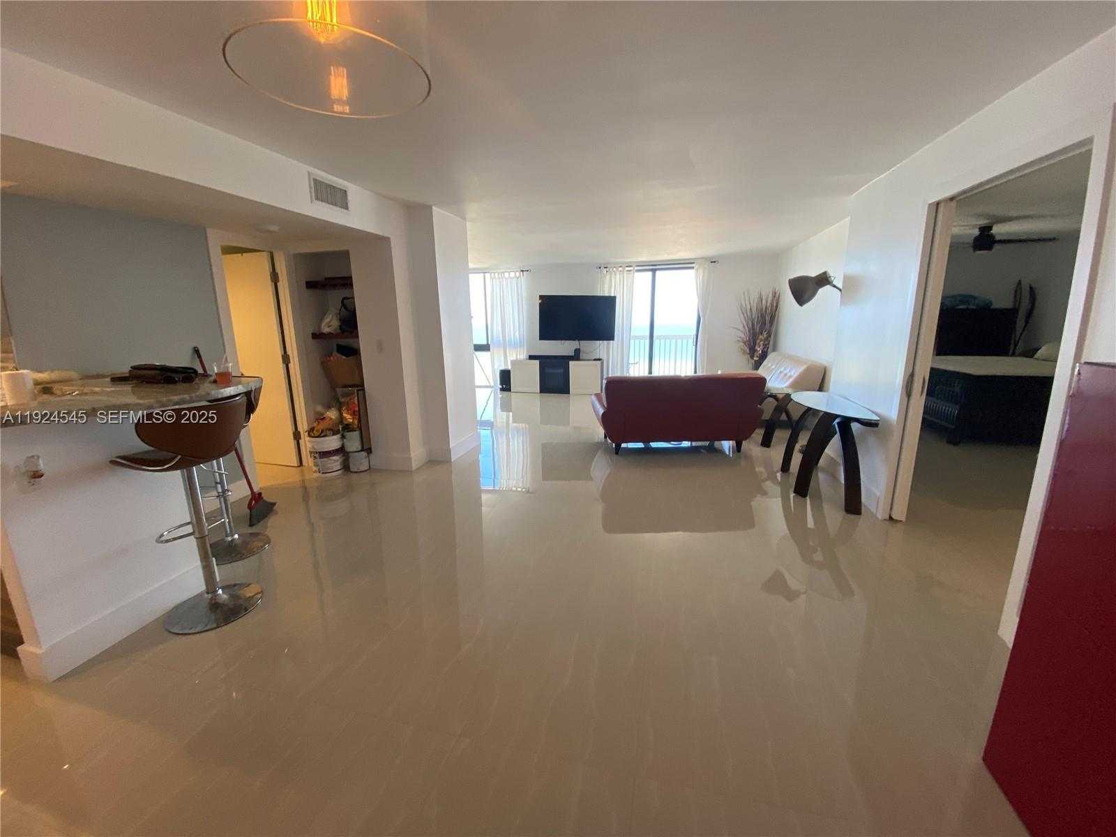 Small Image of 1500 SOUTH OCEAN DR #16J, Hollywood Number 2