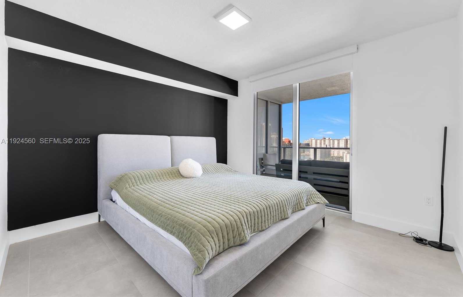 Imagen de Pequeño Objeto