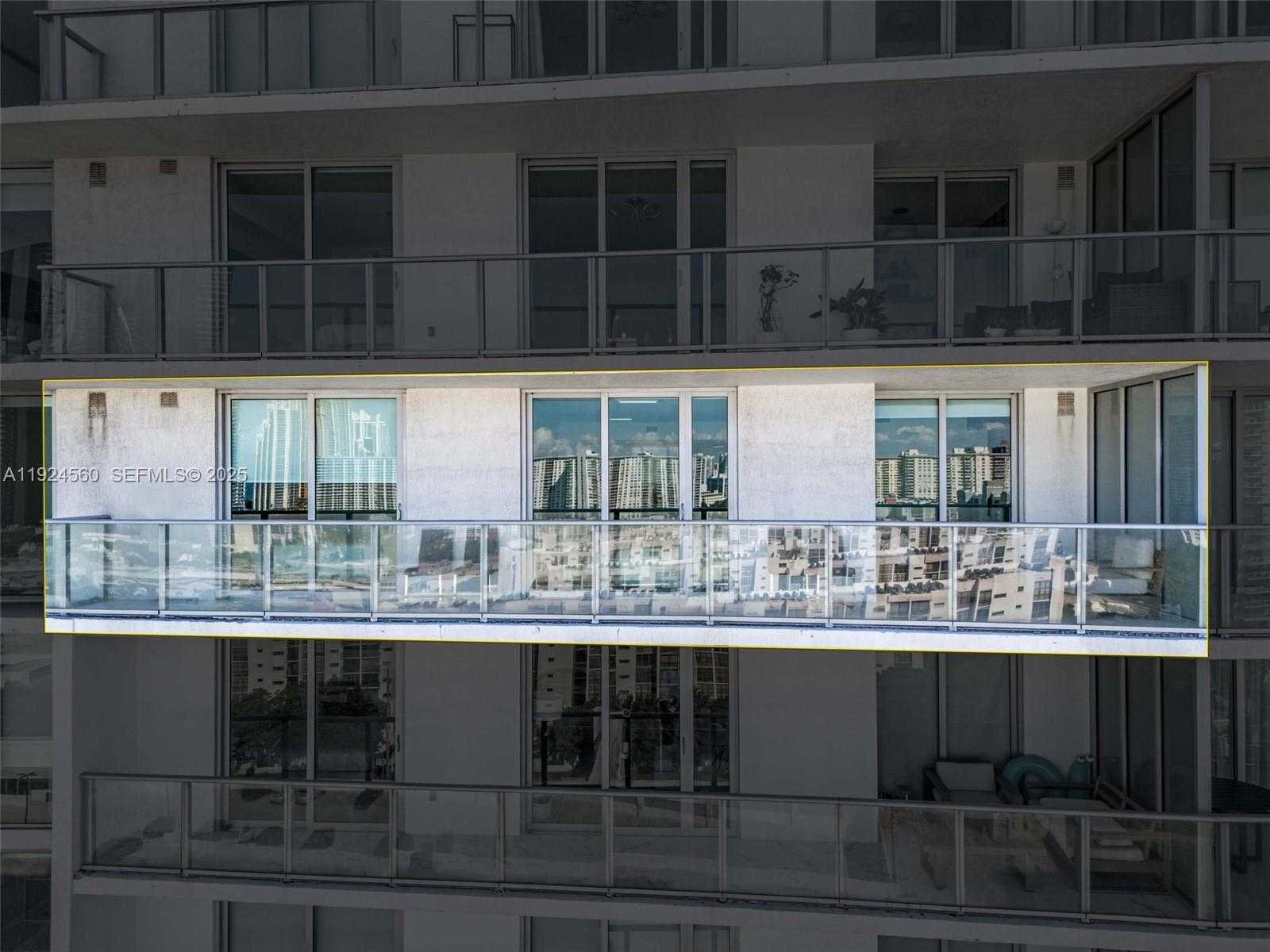 Imagen de Pequeño Objeto