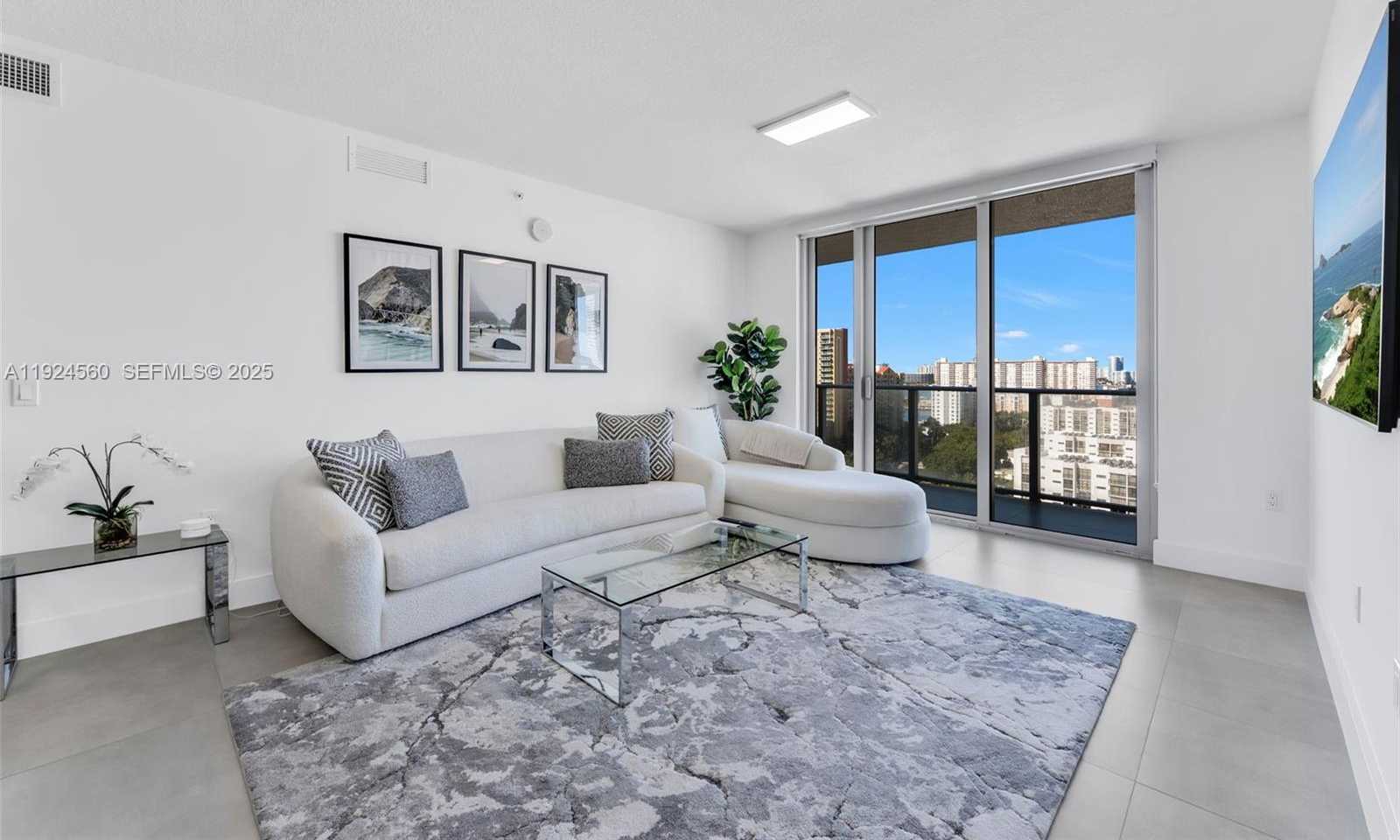 Imagen de Pequeño Objeto