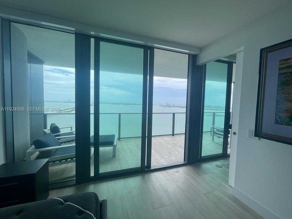 Imagen de Pequeño Objeto