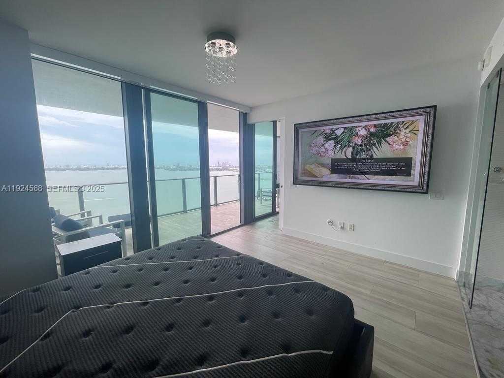 Imagen de Pequeño Objeto