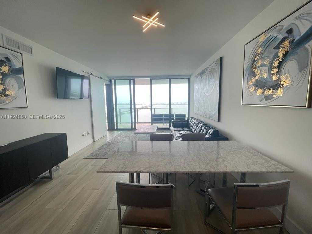 Imagen de Pequeño Objeto