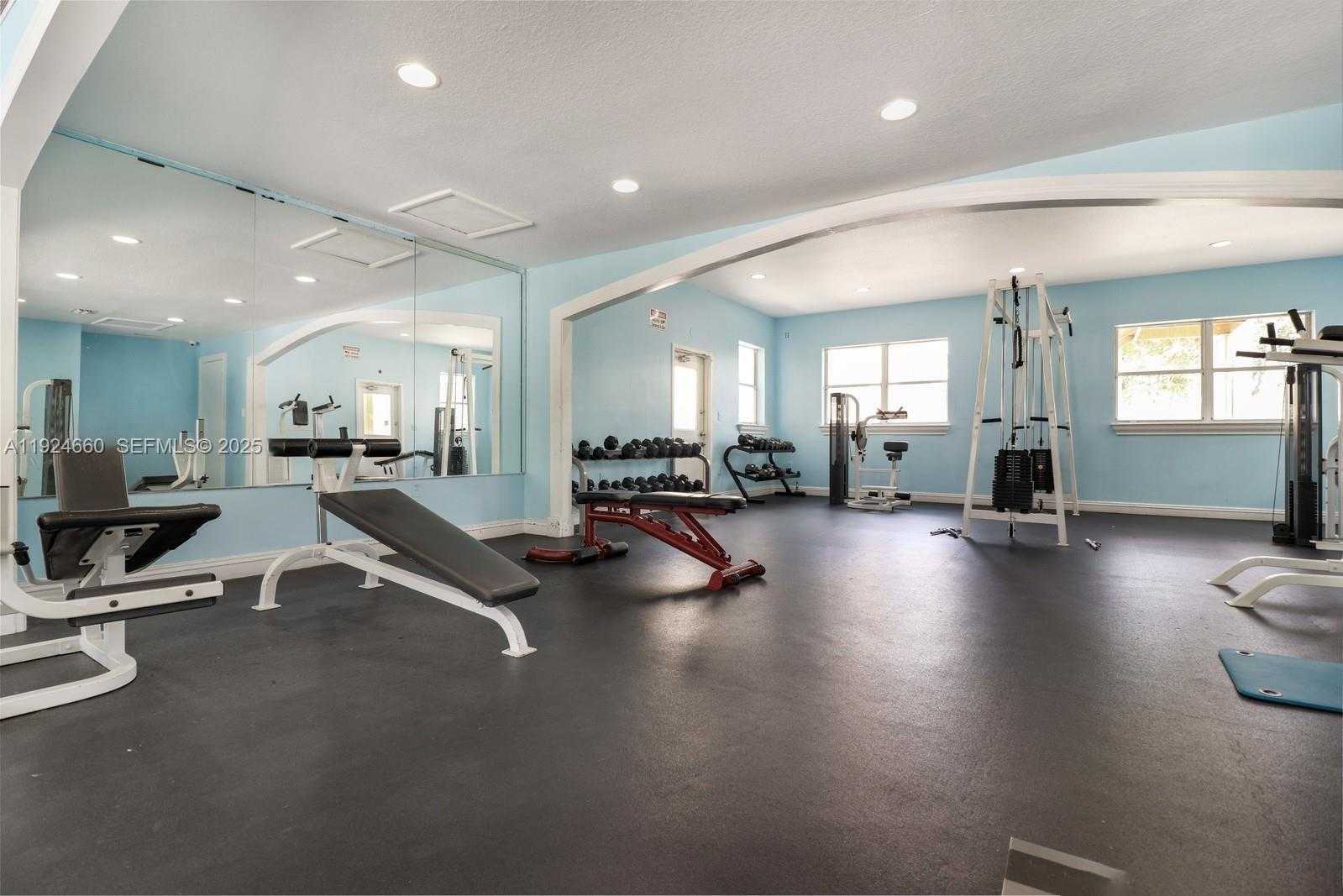 Small Image of Doral Number 20